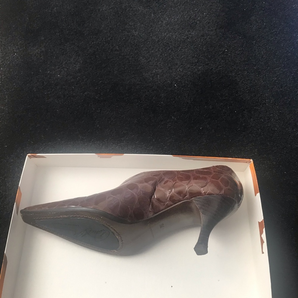 Shoes - Picture 2 of 4